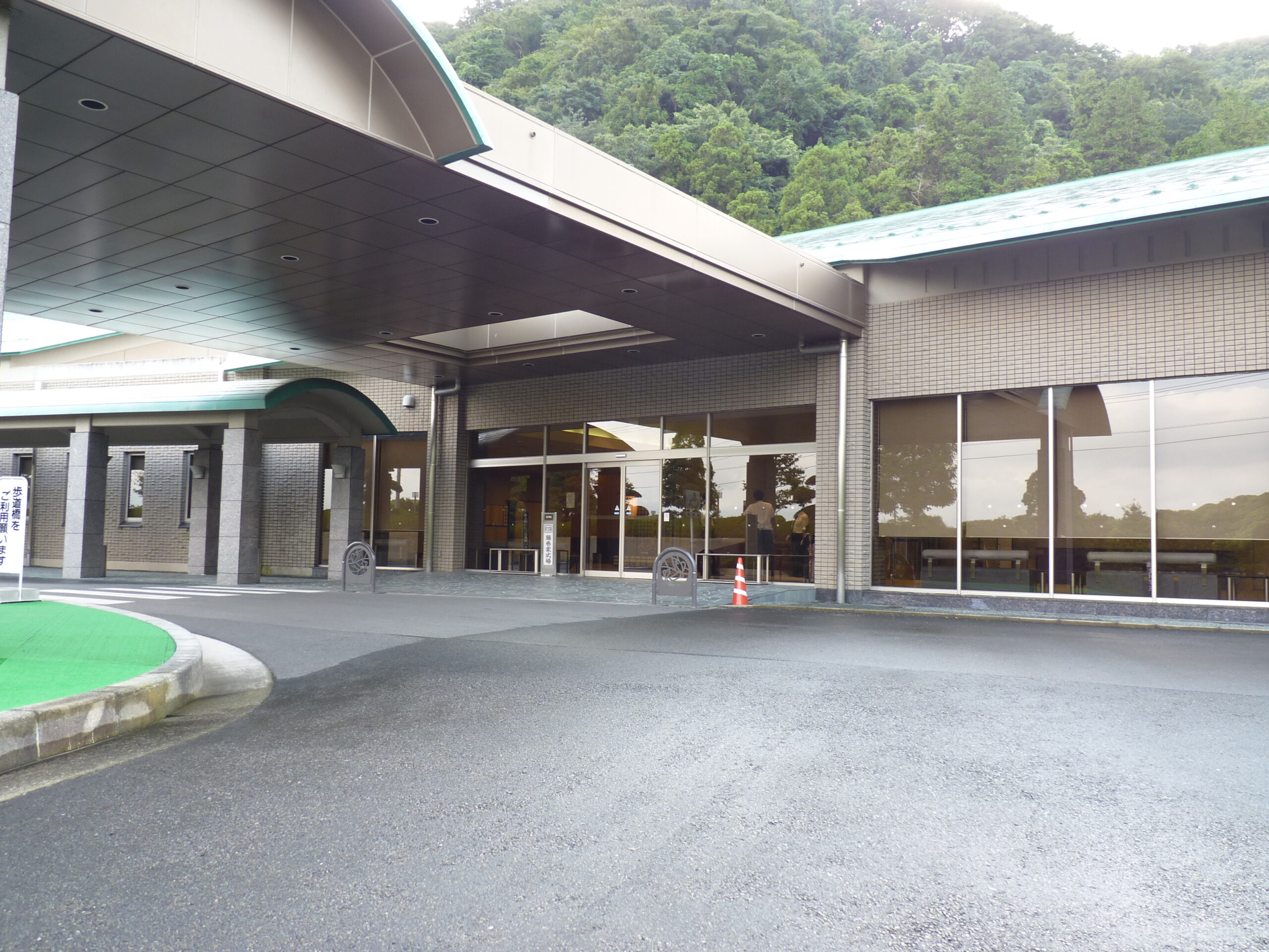 P1120171愛川聖苑 式場棟